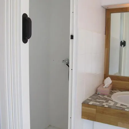 Apartamento Superbe Studio Cabine Au Bord De La Plage Saint-Raphaël
